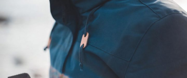 Synliga, torra och enade: Så väljer du seglarjackor med eget tryck för klubb och besättning